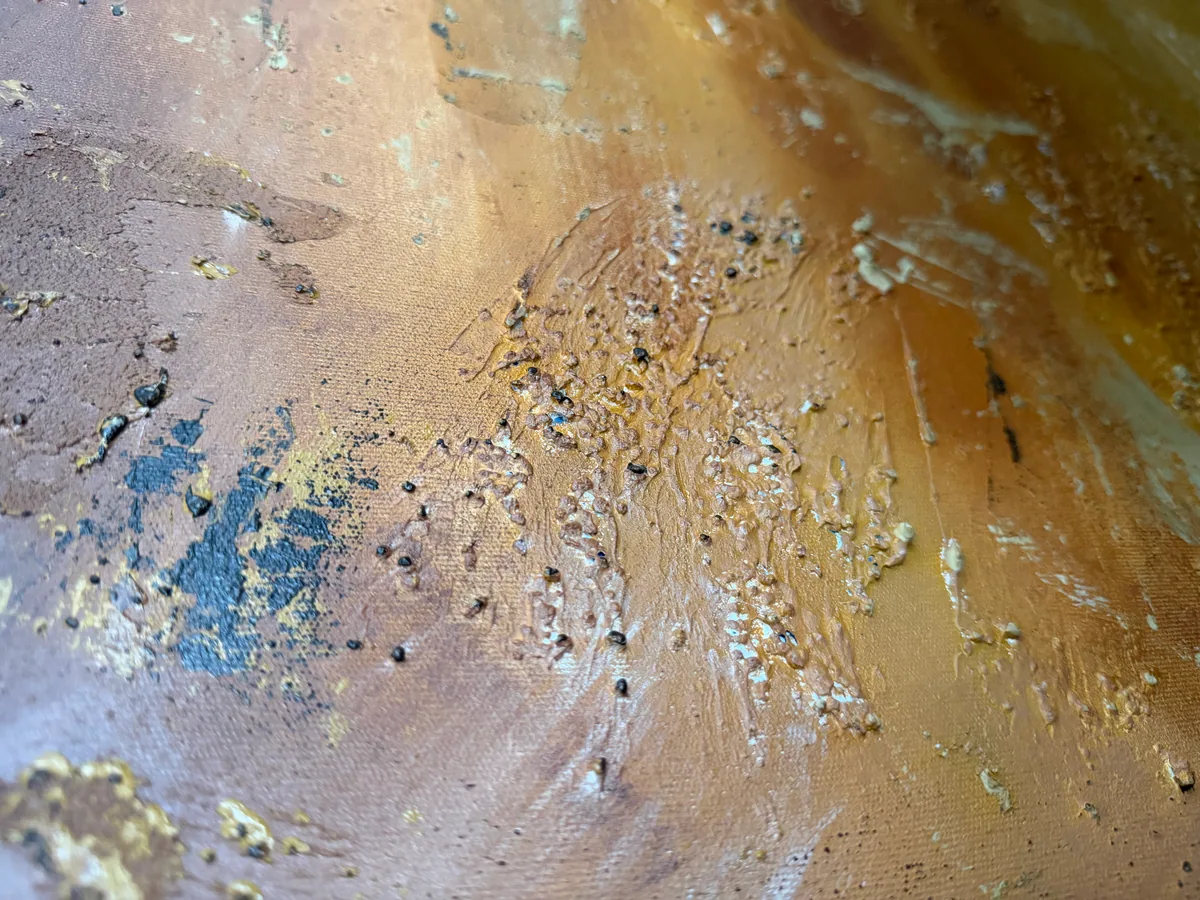 Surface detail — Amber Strata by Alyne Perfeito, 150 x 100 cm (59.1 x 39.4 in)