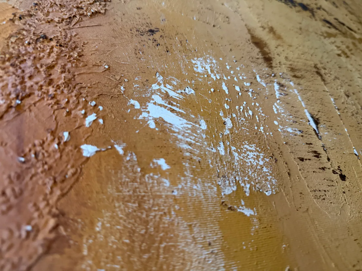 Surface detail — Amber Strata by Alyne Perfeito, 150 x 100 cm (59.1 x 39.4 in)