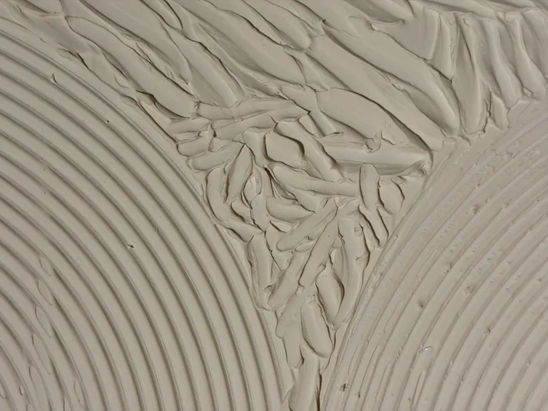 Surface detail — Echo of Silence by Alyne Perfeito