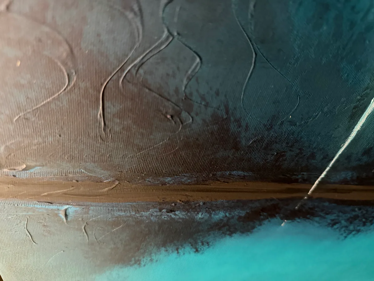 Surface detail — Veil of Light by Alyne Perfeito, 70 x 110 cm (27.6 x 43.3 in)
