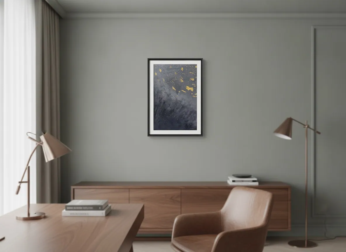 Celestial Plan (50 x 70 cm), técnica mista com pasta texturizada e folha de ouro sobre tela, em ambiente executivo — Alyne Perfeito, Perfeito Studio